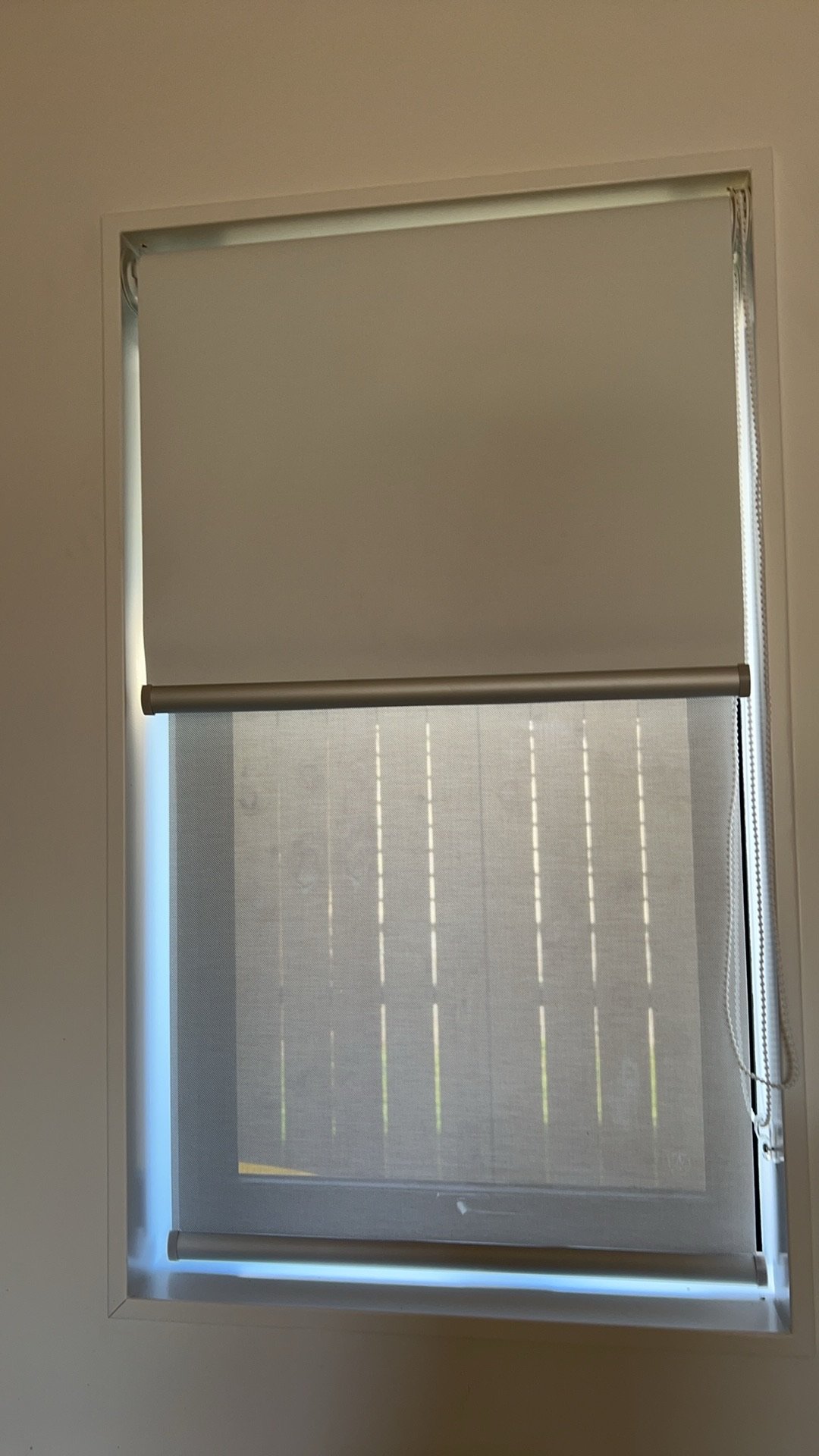Double roller blind: blockout plus sunscreen on one window