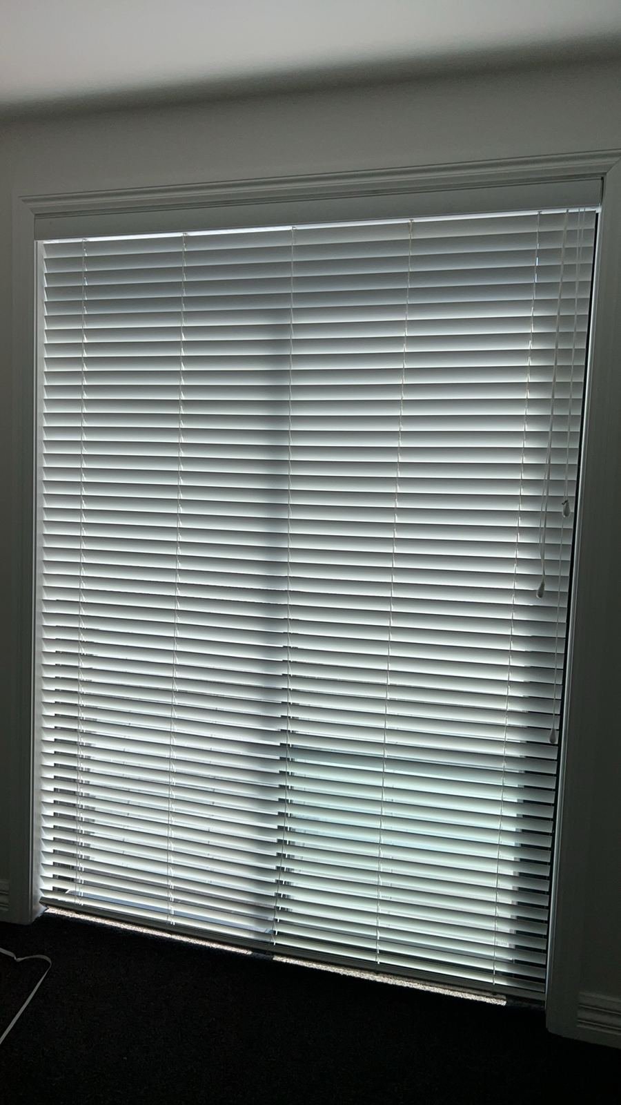 Venetian blinds installation